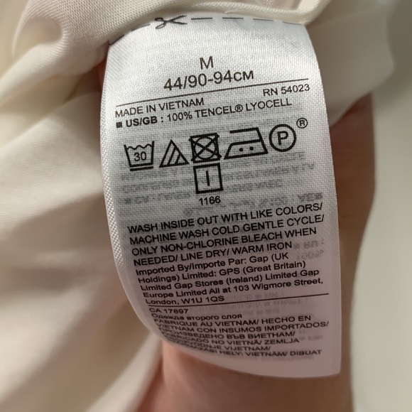 Banana Republic button down tunic shirt in Medium - Picture 14 of 17